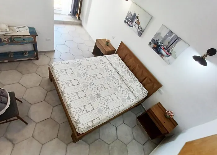 Oda ve Kahvaltı Li Petri Manni 3*